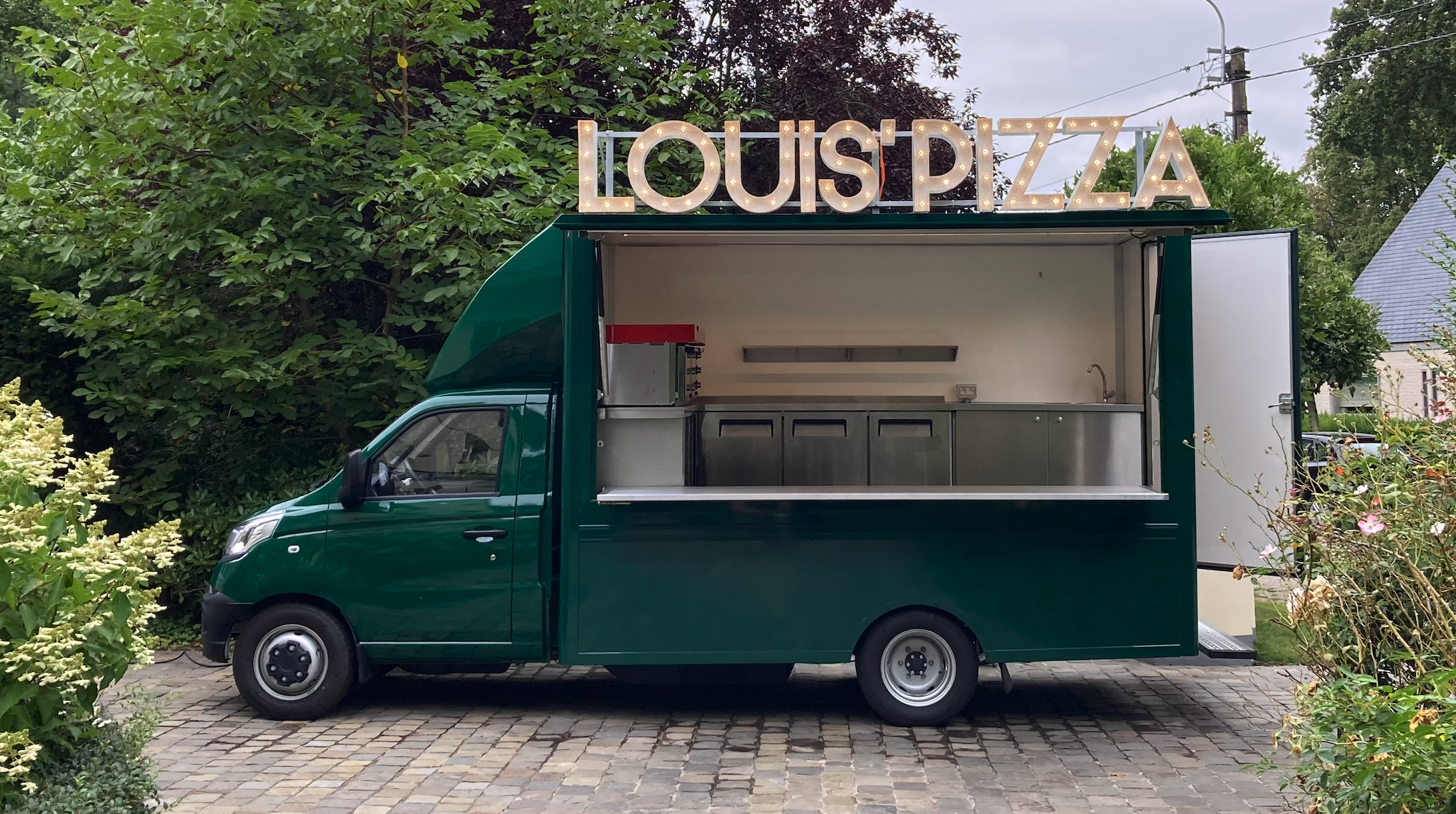 Louis' Pizza foodtruck